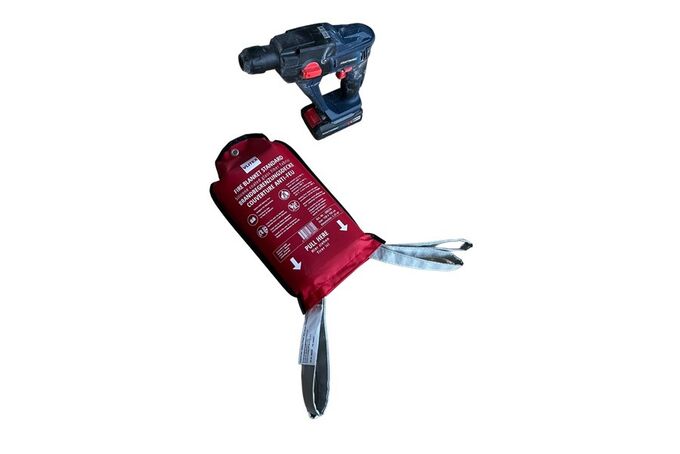 Koc gaśniczy VLITEX PREMIUM 1,5 x 1,5m do gaszenia elektronarzędzi, laptopów, odkurzaczy