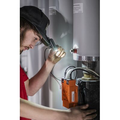 Kompaktowa latarka akumulatorowa Ledlenser W1R Work z klipsem IP54 magnes (502810)